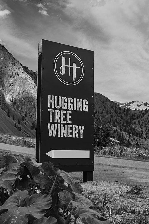 hugging tree winery, hugging tree wine, wine bottle photographer, wine photographer